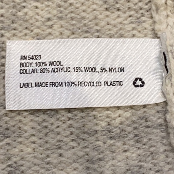 𝅺Vintage Gap 100% wool button up Sweater Cardigan - Picture 7 of 10